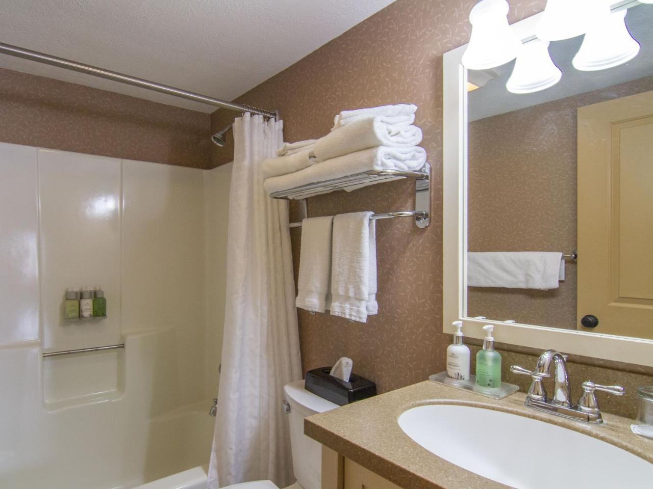 Spacious 2 Bed Condo At Crystal Mountain Resort Thompsonville ภายนอก รูปภาพ